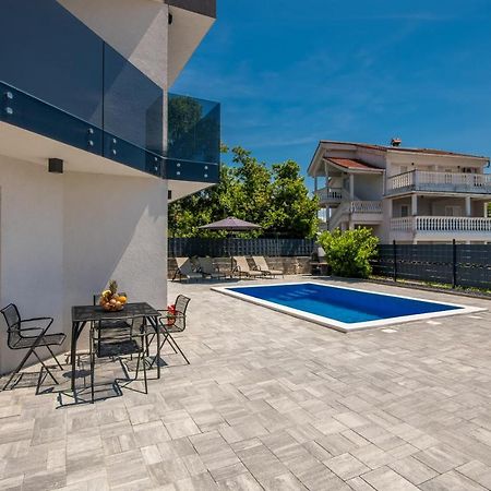 Apartments Villa "Aurea" With Pool Veglia Exterior foto