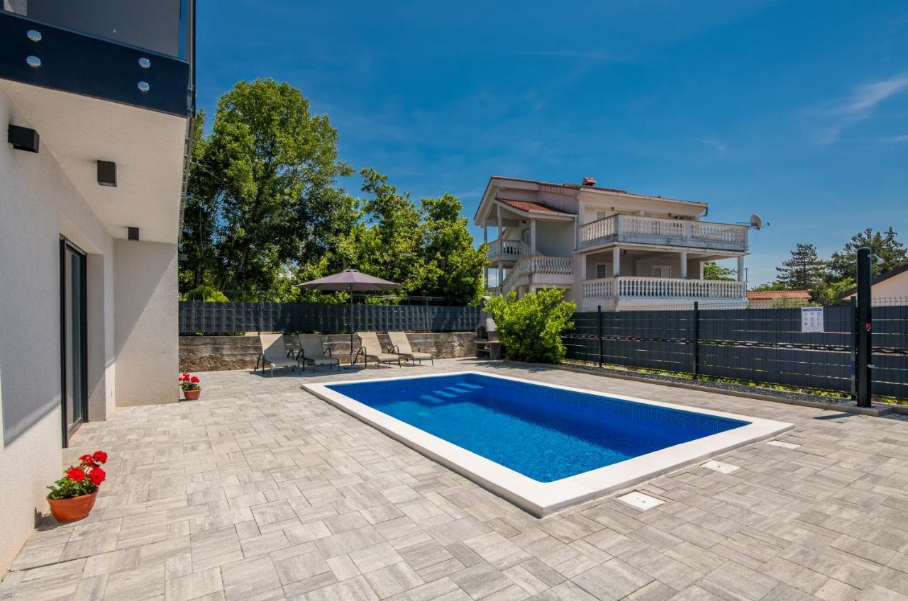 Apartments Villa "Aurea" With Pool Veglia Exterior foto
