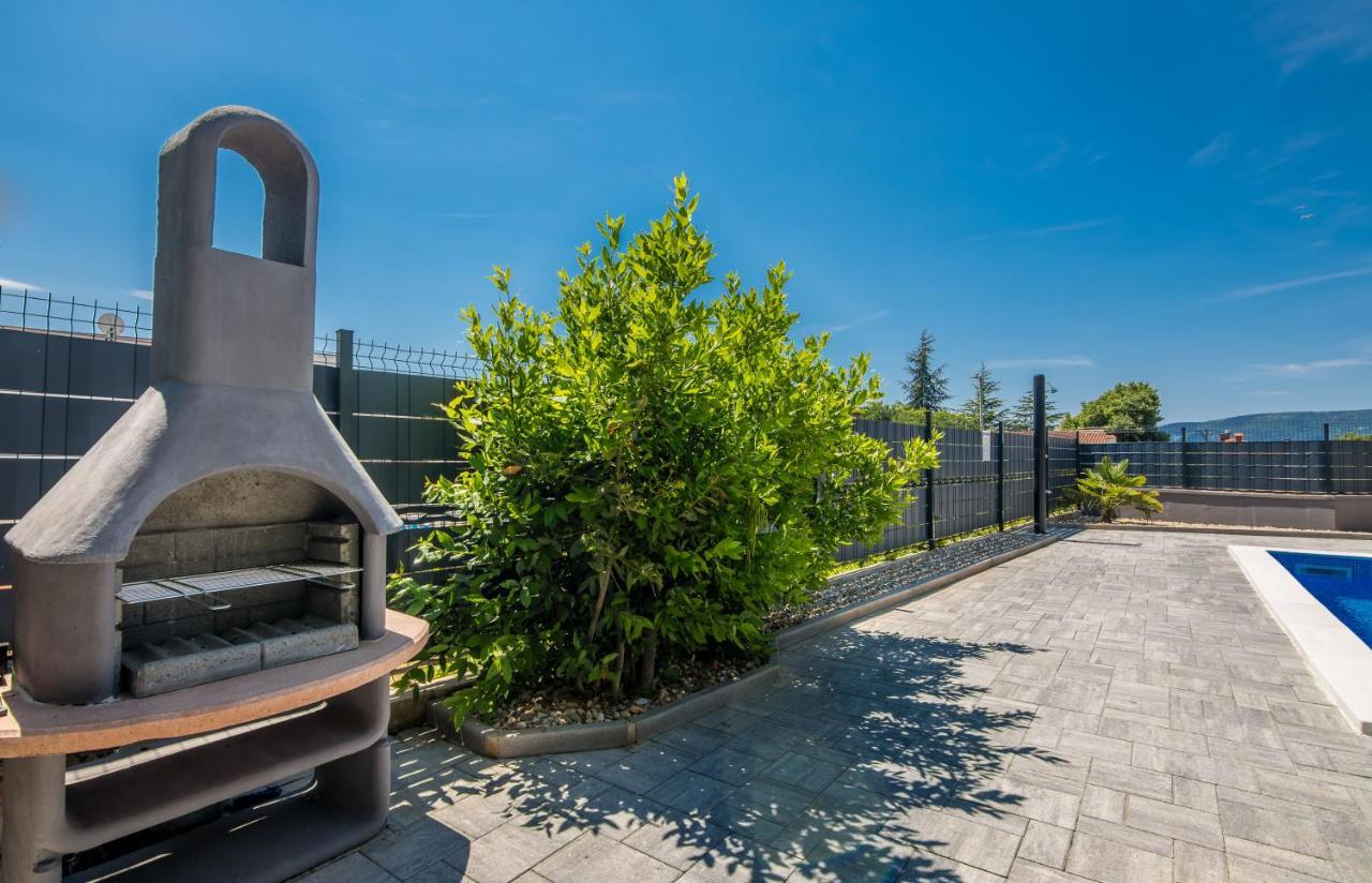 Apartments Villa "Aurea" With Pool Veglia Exterior foto