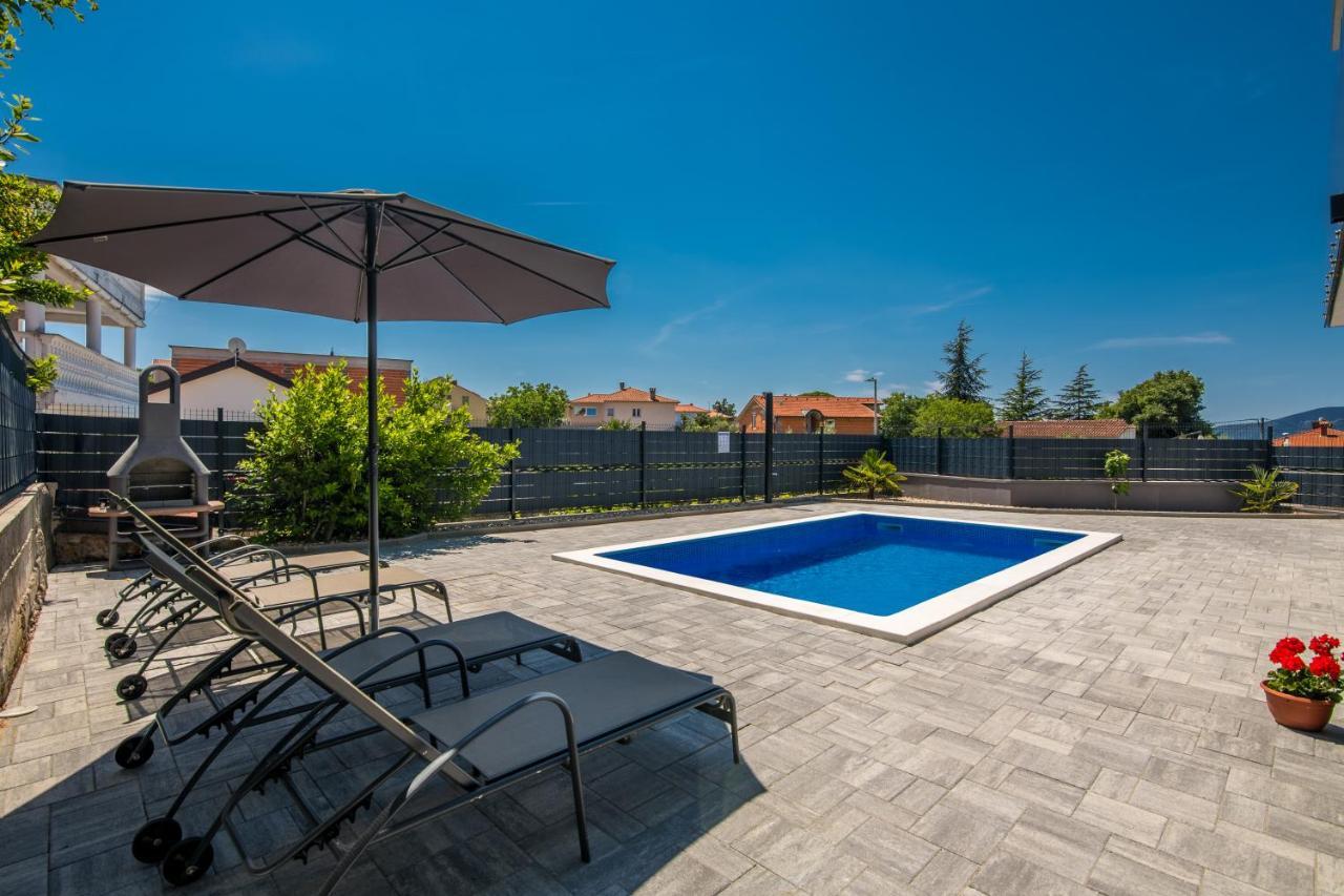 Apartments Villa "Aurea" With Pool Veglia Exterior foto