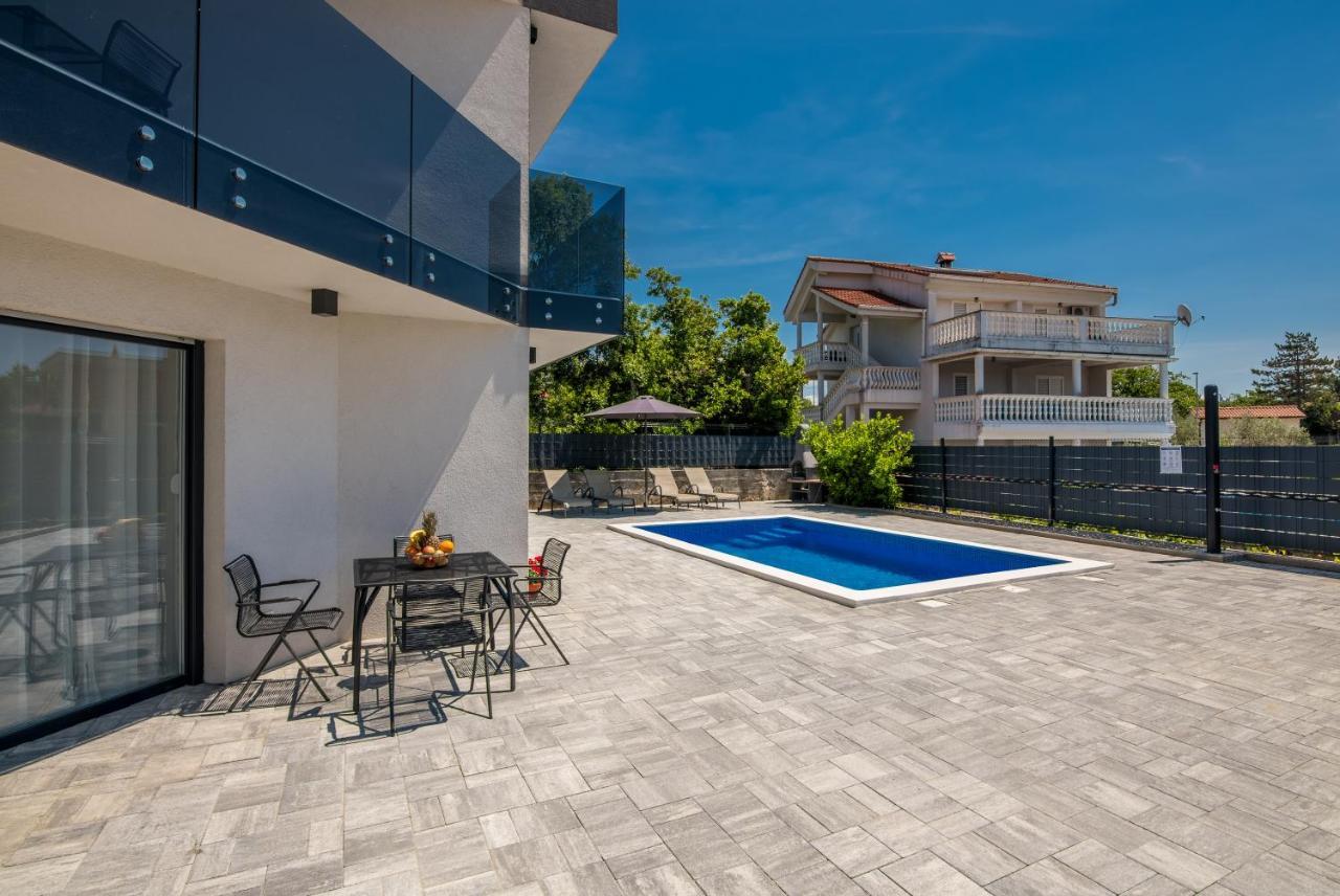 Apartments Villa "Aurea" With Pool Veglia Exterior foto