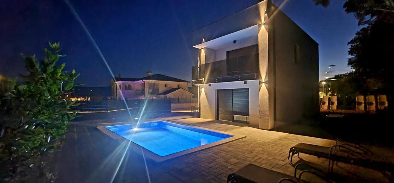 Apartments Villa "Aurea" With Pool Veglia Exterior foto