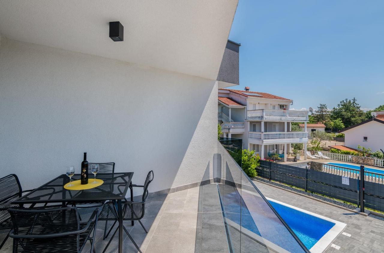 Apartments Villa "Aurea" With Pool Veglia Exterior foto