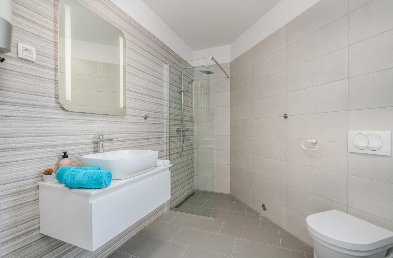 Apartments Villa "Aurea" With Pool Veglia Exterior foto