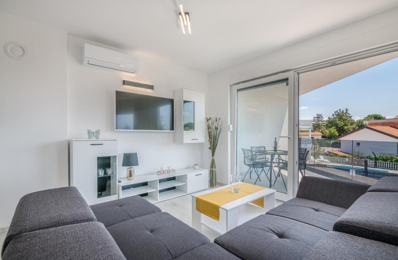 Apartments Villa "Aurea" With Pool Veglia Exterior foto