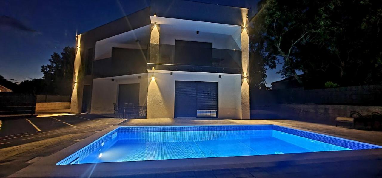 Apartments Villa "Aurea" With Pool Veglia Exterior foto