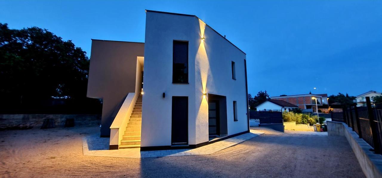 Apartments Villa "Aurea" With Pool Veglia Exterior foto